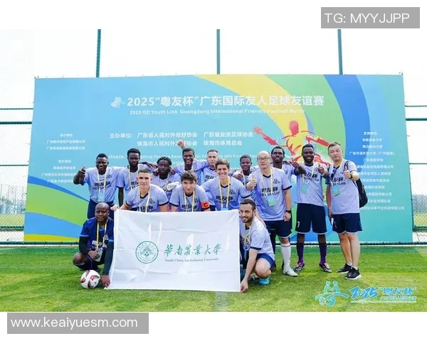 白人足球球星帅哥颜值与实力并存绿茵场上尽显王者风采