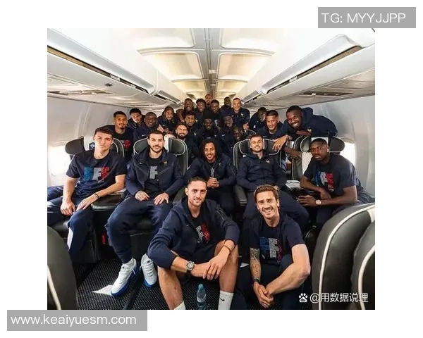 球迷必备潮流单品 足球球星卫衣打造街头运动风尚