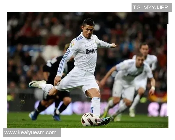 立志成为足球球星的人生之路与拼搏精神的精彩故事