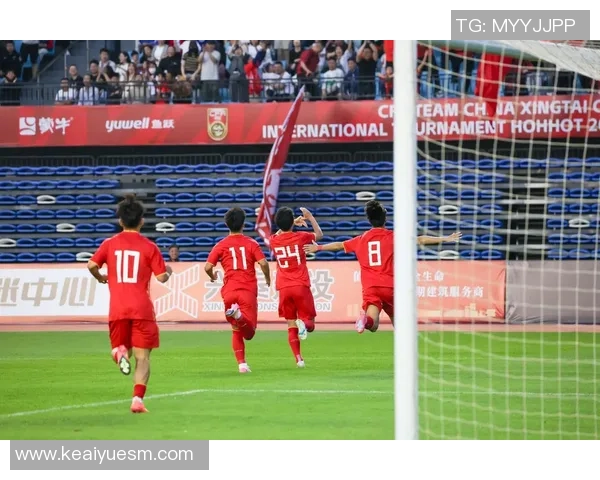 足球明星亲自回信息互动 粉丝爆棚足球社交新趋势